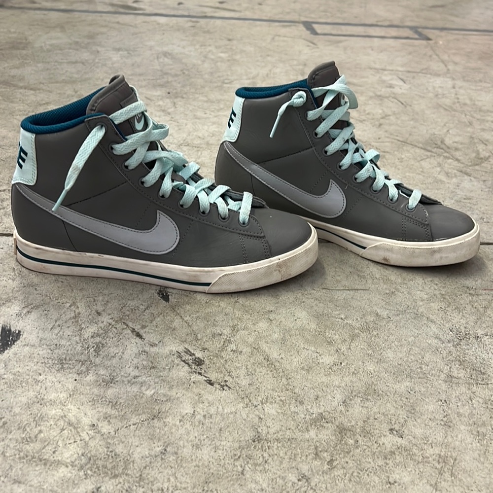 Nike High-Top Tennis Shoes